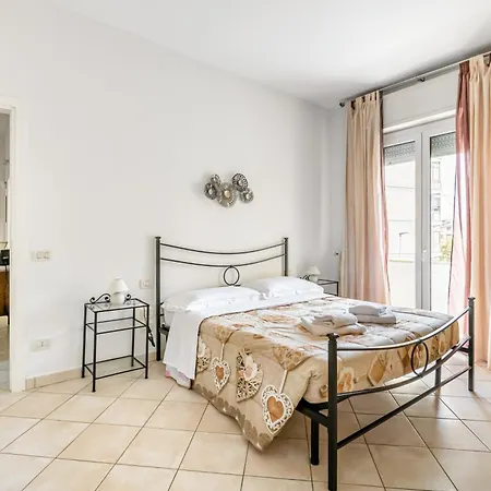 Guesthost - Florence Quiet And Cozy Apartment With Balcony-2